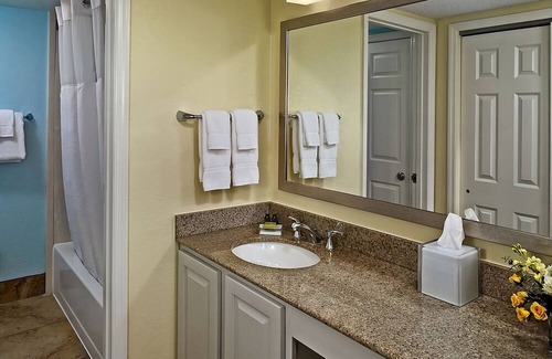 White Station Casa | 2 Spacious Units! w/ Kitchen, Parking, Pets Allowed, Close to Memphis Zoo!