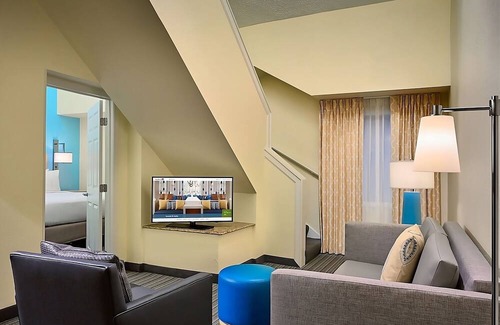 White Station Casa | 2 Spacious Units! w/ Kitchen, Parking, Pets Allowed, Close to Memphis Zoo!
