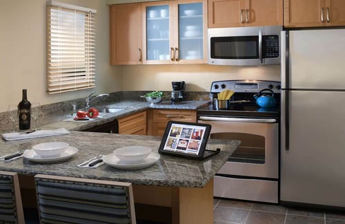 Houston Casa | Perfect for Groups! Spacious Unit w/ Kitchen, Outdoor Pool, Free Bfast & Parking