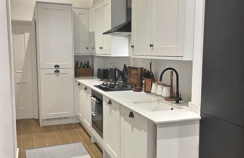 South Twickenham Apartamento | Stylish apartment with cinema den. Close to nature parks, riverside and stadium.
