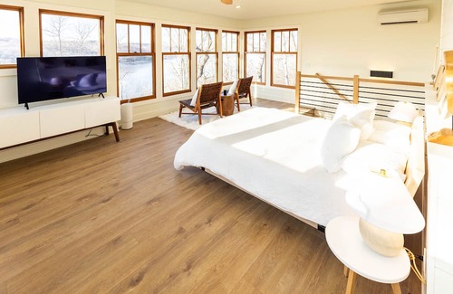 River Falls Casa | Tree House on the St. Croix River