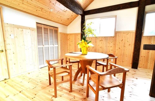 Kofu-cho Alquiler De RV | White walled log cottage 10 people Swing ope / Maniwa City Okayama