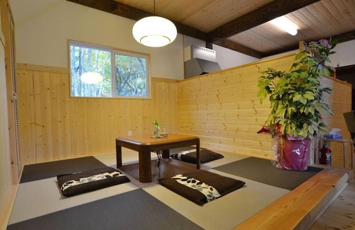 Kofu-cho Alquiler De RV | White walled log cottage 10 people Swing ope / Maniwa City Okayama