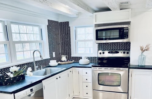 Hamilton Casa | Historic gem in the heart of downtown Hamilton! Trees and a private stream