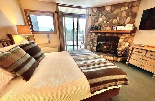 Lutsen Condominio | Ski-in/Ski-out, Whirlpool suite, Pool/Hot tub
