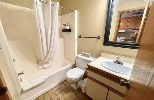 Lutsen Condominio | Ski-in/Ski-out, Whirlpool suite, Pool/Hot tub