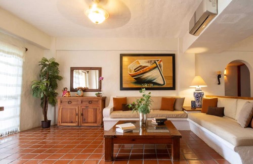 Marina Vallarta Apartamento | Pool, Beach & Rustic Charm in Marina Vallarta