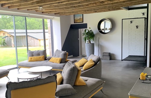 Allaire Casa | Maison de Campagne Moderne, Grands Espaces Tranquillité Assurée !