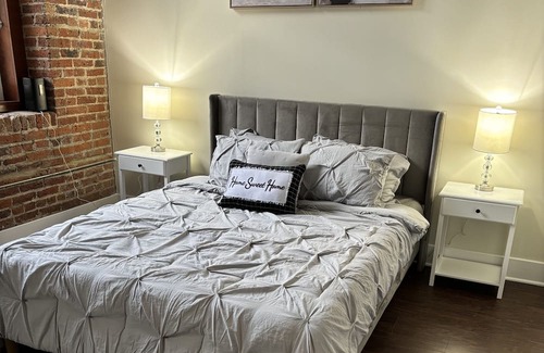 South Baltimore Apartamento | Industrial Apartment in Downtown Baltimore - Free Parking!