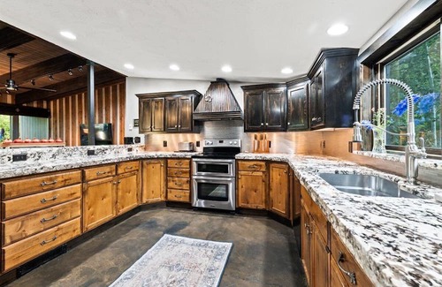 South Park Casa | Luxury home 5 minutes from town