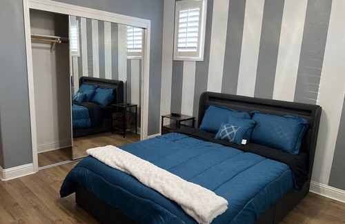 Modesto Casa | Luxury, modern and cozy home in a friendly neighborhood, close to everywhere!