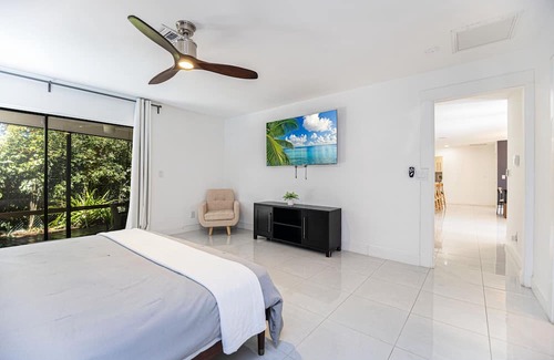 Palm River Estates Casa | Gorgeous Naples home with open-concept layout, sunroom, enclosed pool, & AC