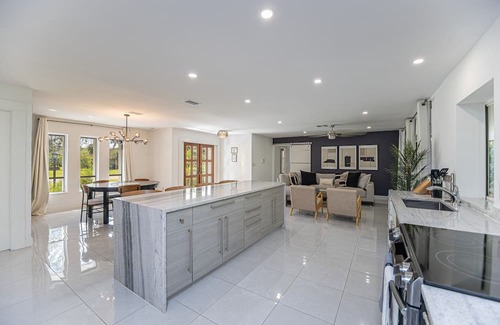 Palm River Estates Casa | Gorgeous Naples home with open-concept layout, sunroom, enclosed pool, & AC