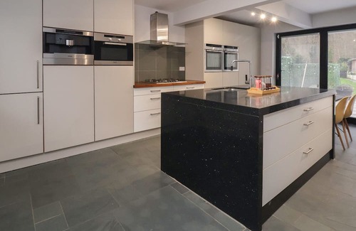 Froncysyllte Cabaña | 7 WOODLANDS GROVE, pet friendly, with open fire in Froncysyllte