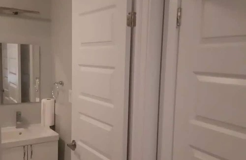 Barrie Casa | Ensuite room in brand new townhouse.