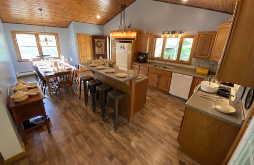 Weedville Otro | Spacious 1 Bedroom, 1 Bath, 10 minutes from Benezette