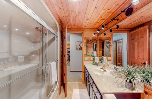 New Meadows Casa | Alpine home with private hot tub, fireplace, & W/D - near skiing