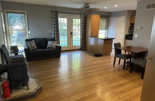 Milford Casa | Detached in law suite. Murphy bed, close to the hospital, 20 mins from the beach