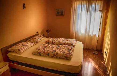 Oldesio Apartamento | Apartment 'Mimosa' with Lake View, Shared Terrace and Wi-Fi