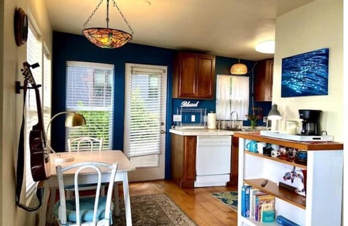 La Conner Cabina | Perfect for Tulip Festival! Sunset Oceanview Cottage