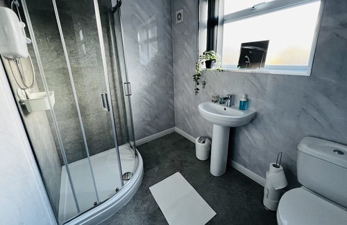 Sheldon Apartamento | Stylish Stay 10 mins from NEC, HS2 & BHX Airport