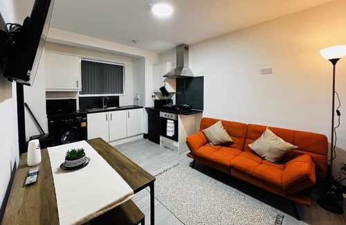 Sheldon Apartamento | Stylish Stay 10 mins from NEC, HS2 & BHX Airport