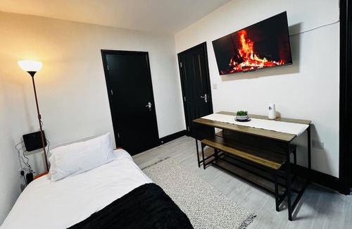 Sheldon Apartamento | Stylish Stay 10 mins from NEC, HS2 & BHX Airport