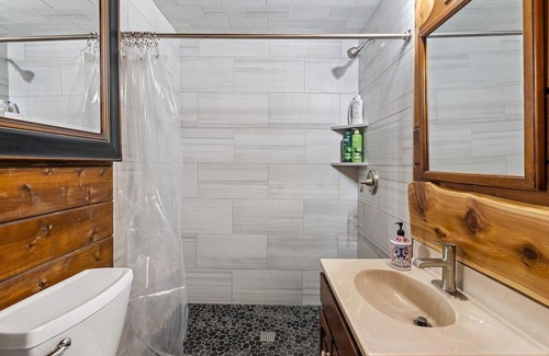 Cle Elum Cabina | Hot Tub and Private Cabin in Mountains of Cle Elum