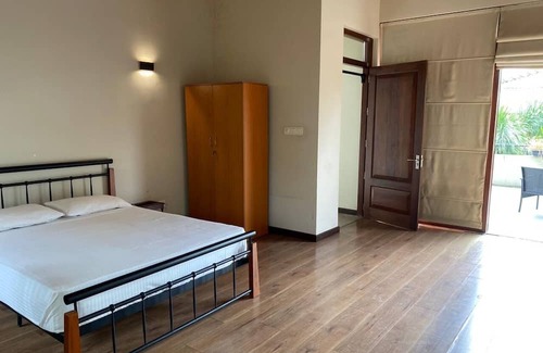 Kaduwela Cama Y Desayuno | Spacious luxury room-Beautiful views