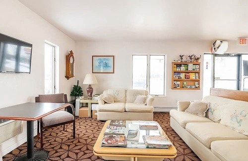 Chesaning Casa | Making The Best Memories Along The Way! Pets Are Welcome! Free Parking!