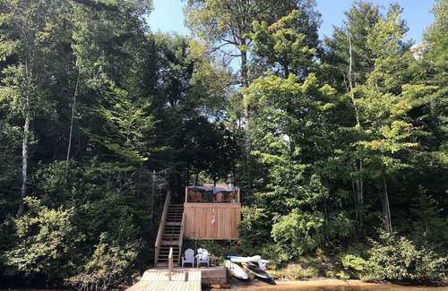 Lake of Bays Cabaña | Lake of Bays Waterfront Historic Log Cabin