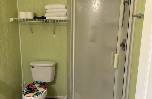 Pipestem Cabina | Cozy Tiny House close to outdoor activities - 3 minutes to Pipestem State Park!