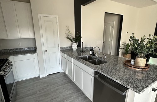 Elgin Casa | Home away from home! near Fort Jackson military base and downtown USC!