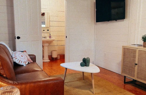 Gallipolis Ferry Cabina | Cozy Cabin in The Woods — Romantic Getaway