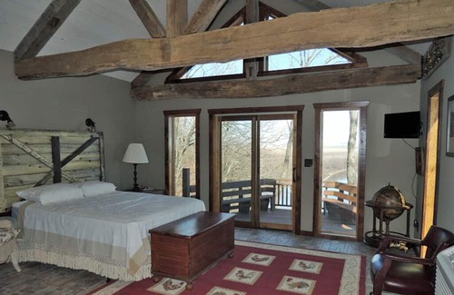 Treloar Cama Y Desayuno | Wine Haus: charming cottage with breathtaking views of the Missouri River!!