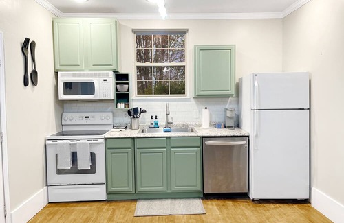 Cleveland Apartamento | It’s serenity and comfort in our cozy home, a simple place to relax and unwind!