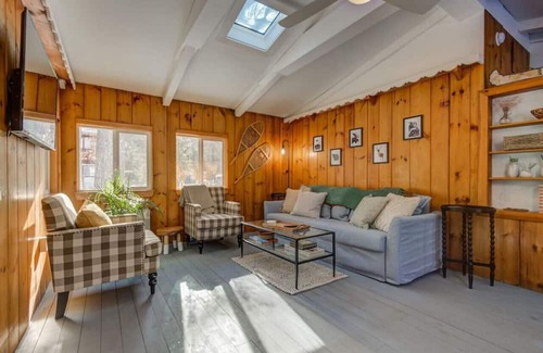 Conway Cabaña | Rustic Pet Friendly Cottage w/Private Beach Access