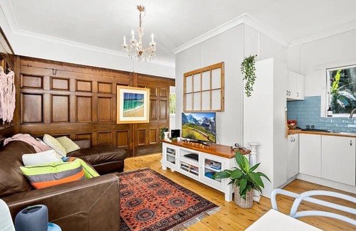 Bundeena Cabaña | Stylish cottage with pool 2 minute walk to the beach.