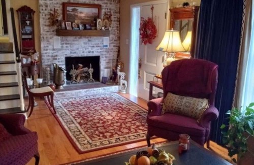 Cleveland Casa | No Cleaning Fee!! 1966 split Level 4BR charmer!!