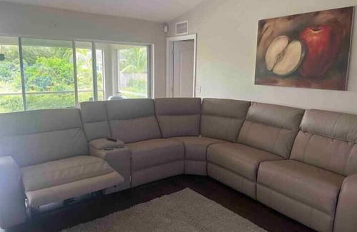 Sunshine Apartamento | 4 Bedroom 838438 by Houzlet