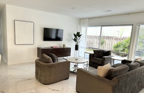 Parker Ridge Casa | Charming house close to beach, downtown West Palm Beach and shops. Pet-Friendly!