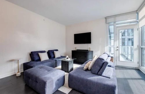 Financial District Casa | Upscale staycation in heart of Toronto with Spark Residence!
