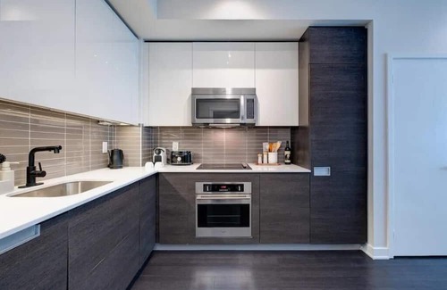Financial District Casa | Upscale staycation in heart of Toronto with Spark Residence!