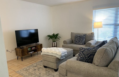 Bayou Oaks Condominio | Peaceful Sarasota 2/2 Villa w/Screened Porch Close to Everything