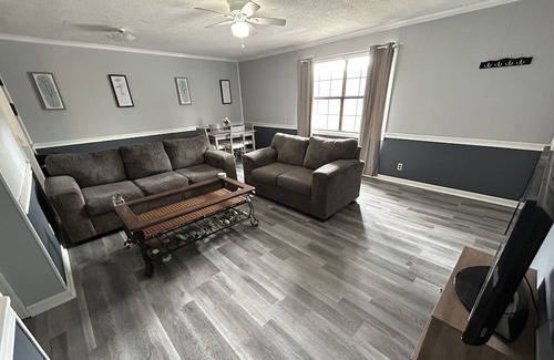 Calhoun Apartamento | 2 Bedroom Apartment in Calhoun. 45 mins to Atlanta or Chattanooga!
