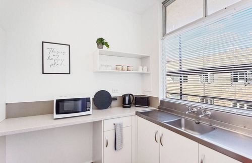 West Perth Apartamento | Urban Oasis on Mount Street: Walk to City