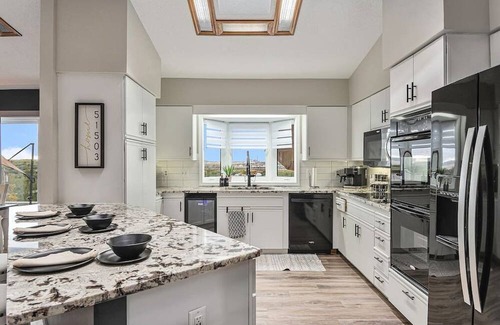 Council Bluffs Casa | Acreage Resort with VIEWS! Perfect for Huge Groups