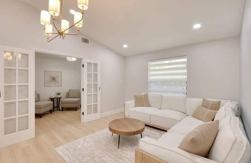 Palm River Estates Casa | Beautiful Palm River 3BR Gem Retreat