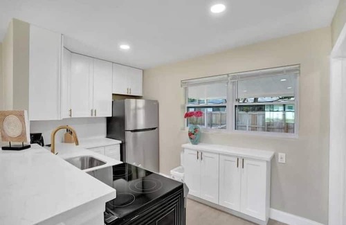 Central Oakland Park Apartamento | 2 Bedroom 825955 by Houzlet