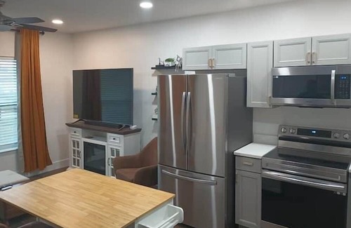 Sunshine Apartamento | 3 Bedroom 827629 by Houzlet